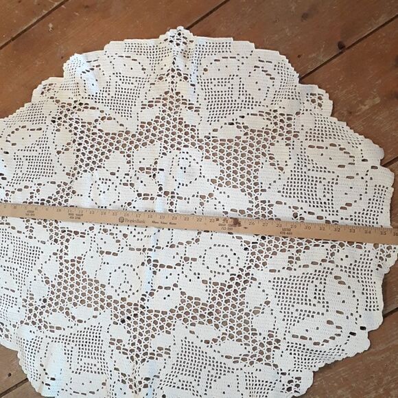Beautiful vintage oval lace centerpiece mat: 36" X 32 " for table or hall table. - Picture 4 of 6
